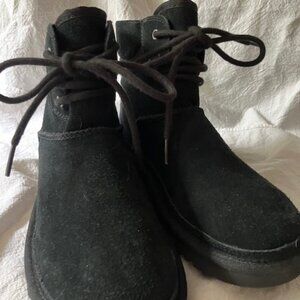 Gently worn Ugg Neumel Chukka